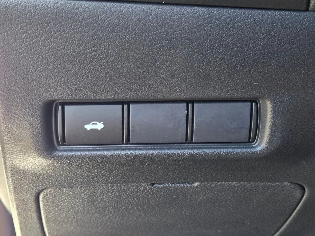 New 2027 Aspen White TriCoat / Super Black Two-tone Nissan SR image 33