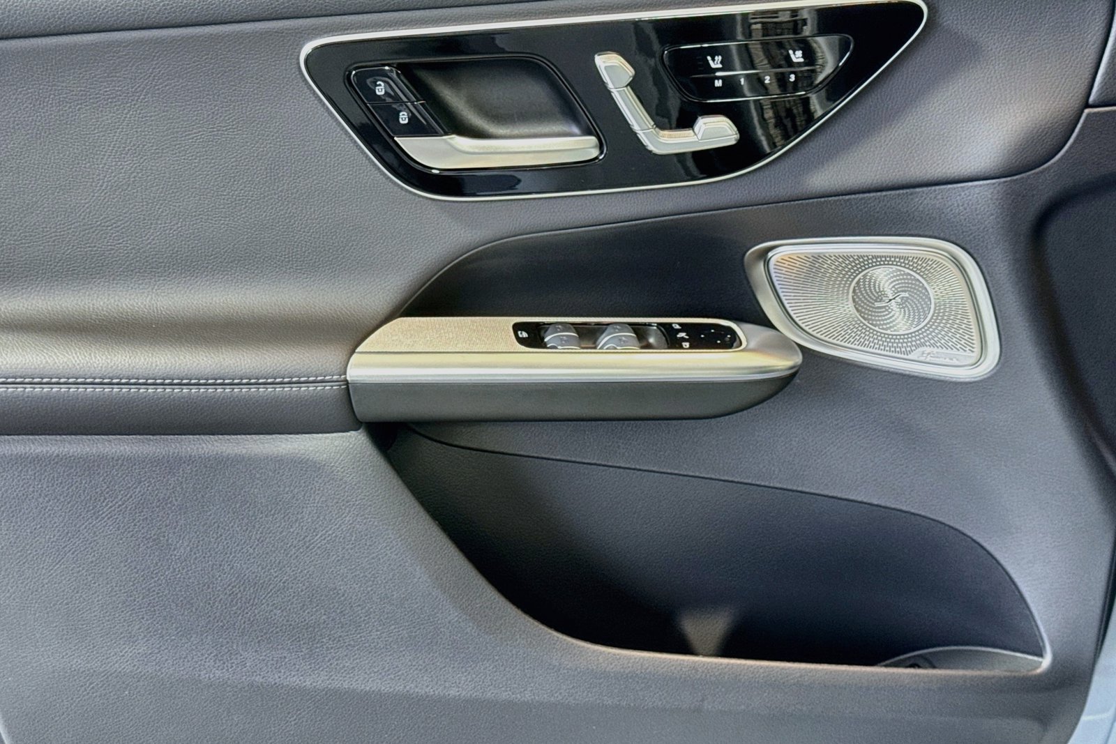 New 2026 Cirrus Silver Metallic Mercedes-Benz GLC 300 image 16