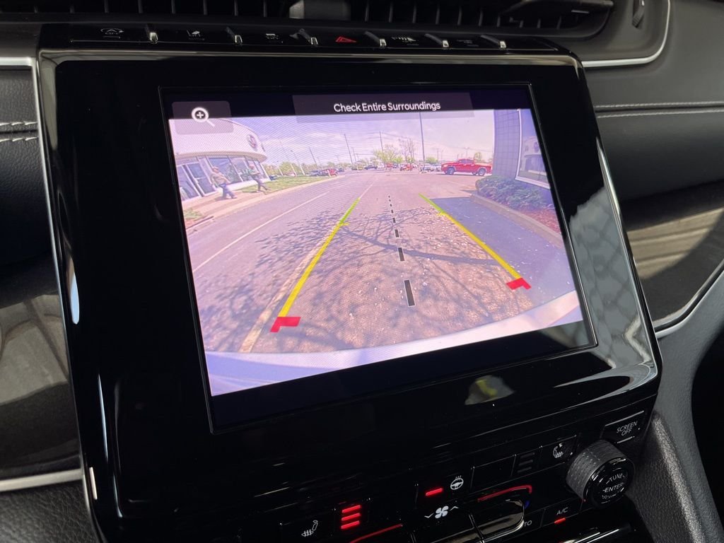Used 2023 Silver Jeep Altitude X image 4