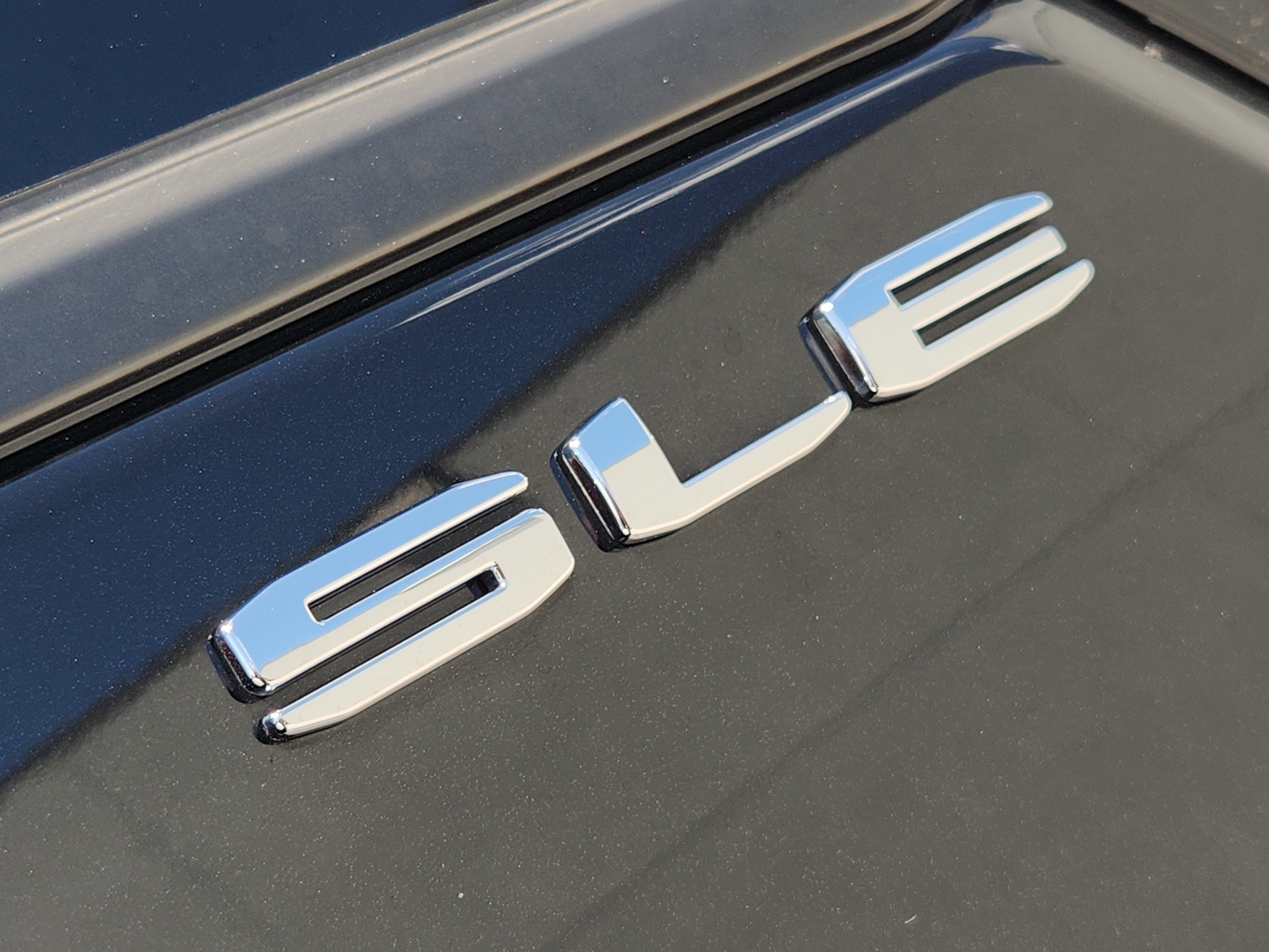 Used 2024 Ebony Twilight Metallic GMC SLE image 14
