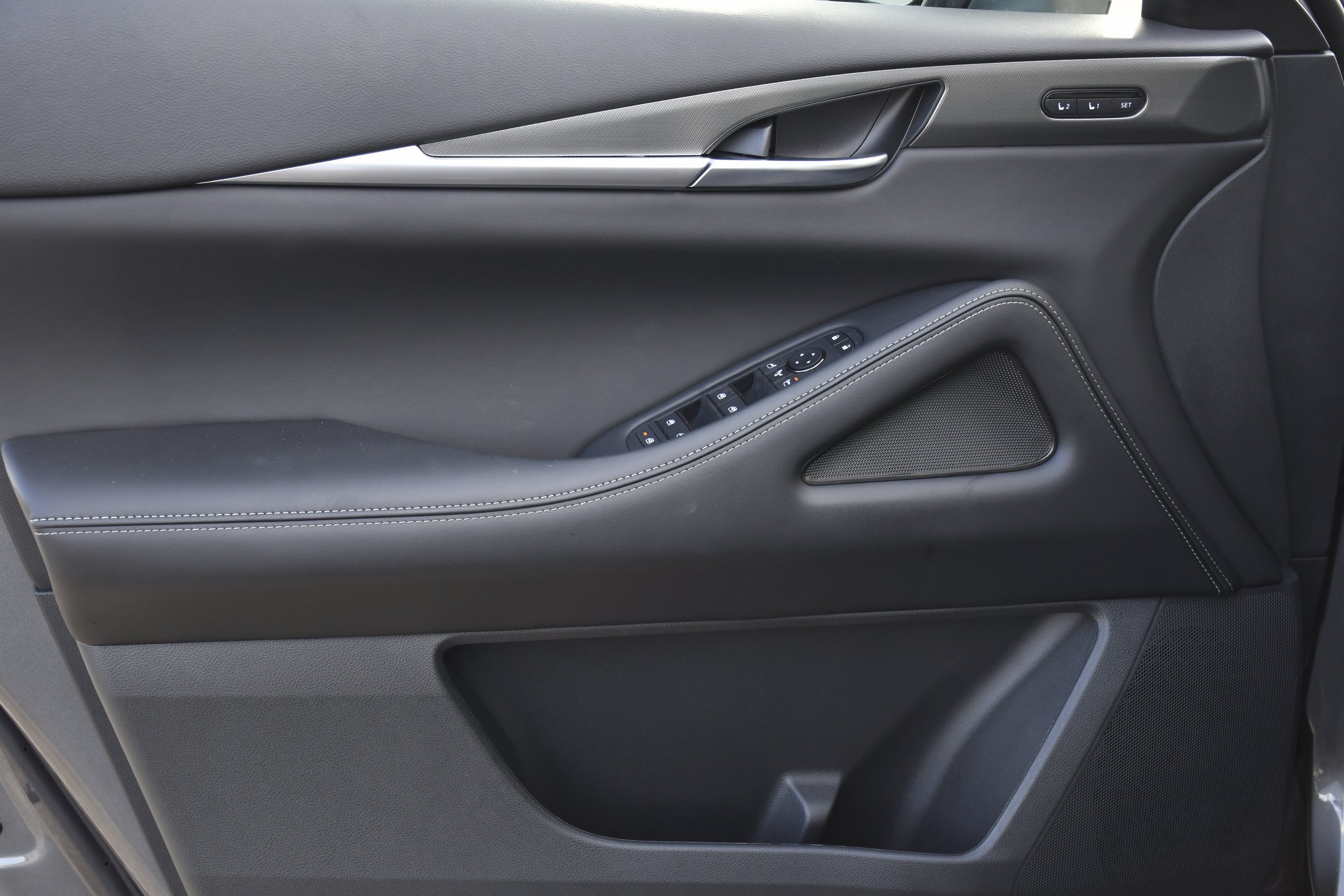 New 2027 GRAPHITE SHADOW INFINITI Luxe AWD image 26