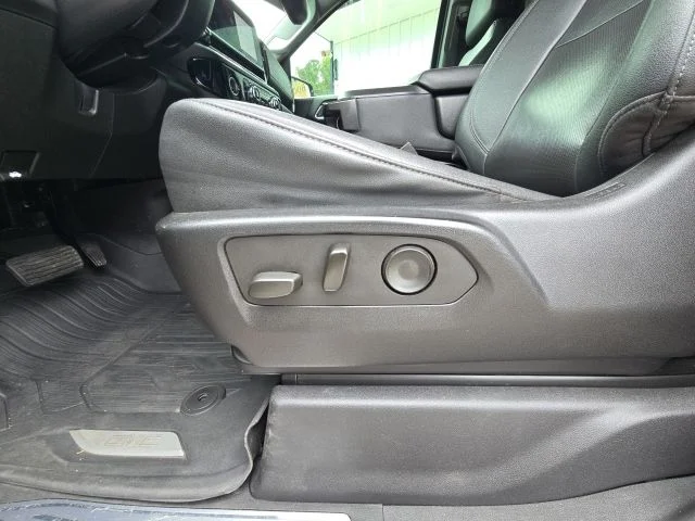 Used 2022 Silver GMC SLT image 24
