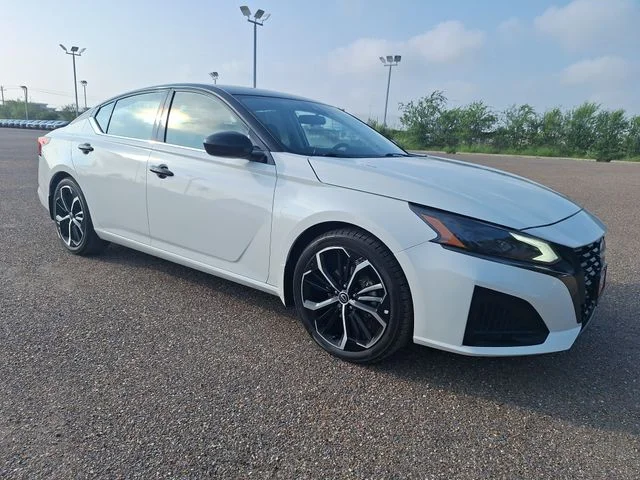 Pre-Owned 2024 Nissan Altima 2.5 SR FWD 4D Sedan