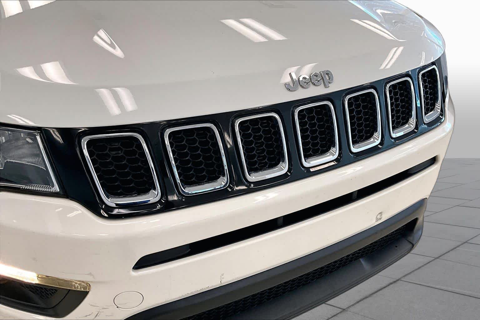 Used 2020 White Clearcoat Jeep Latitude image 25