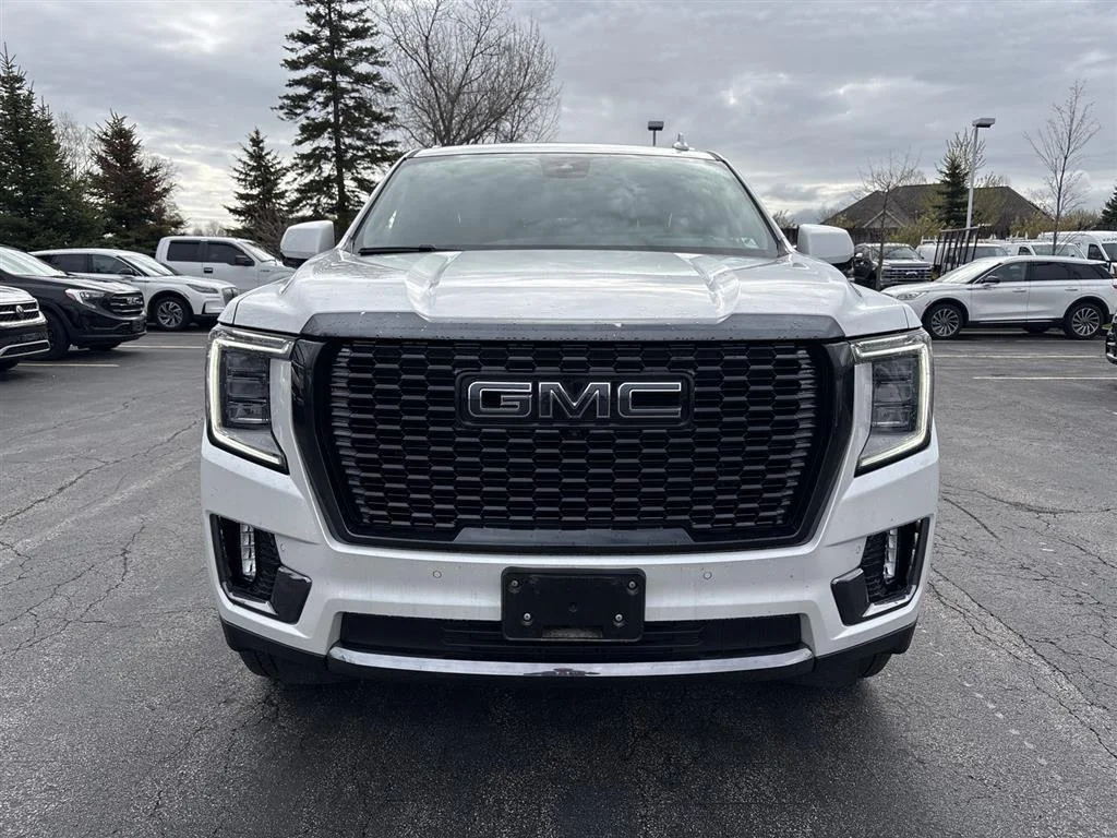 Used 2023 White Frost Tricoat GMC Denali Ultimate image 2