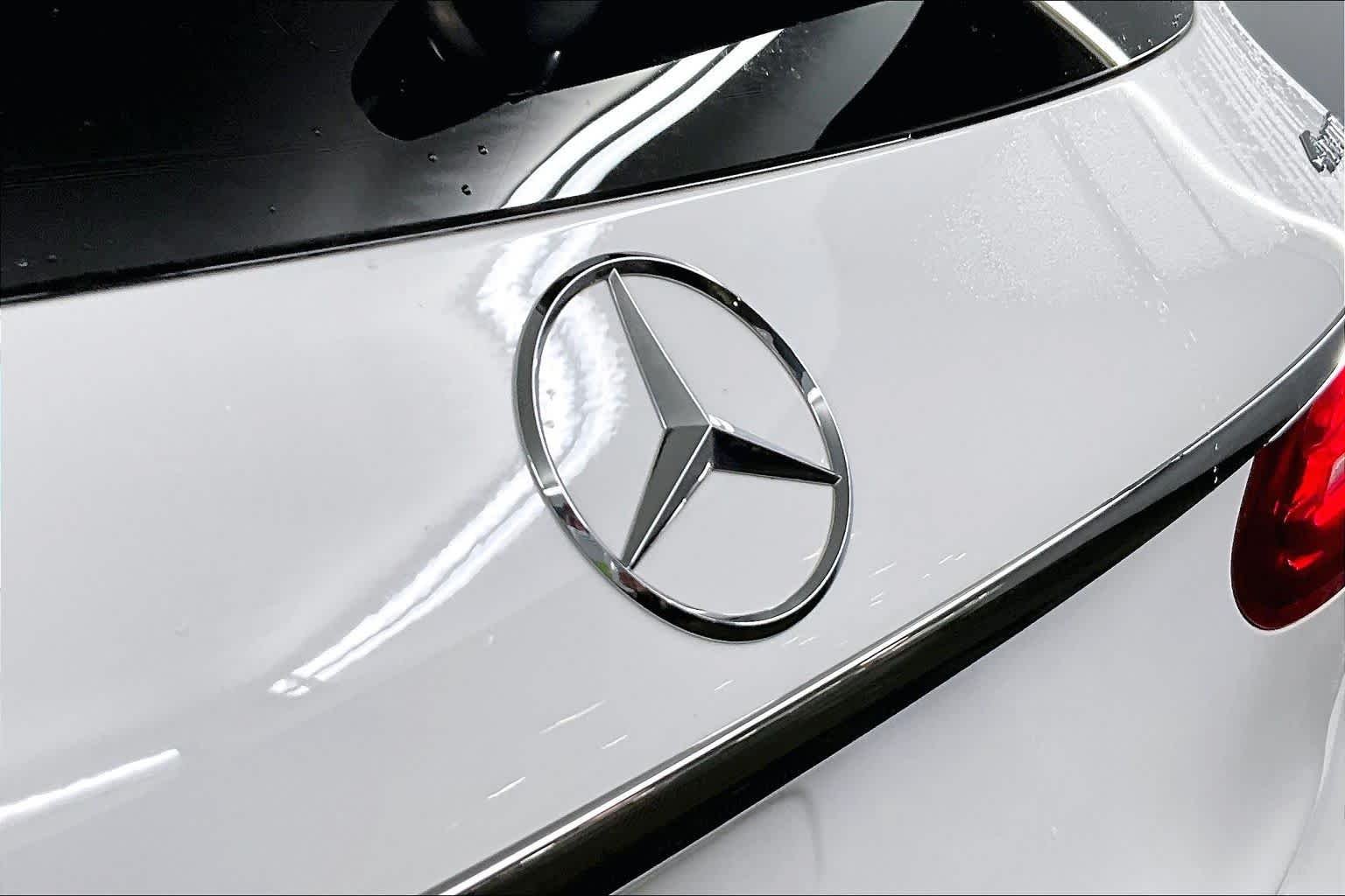 Used 2017 Polar White Mercedes-Benz GLC 300 image 29
