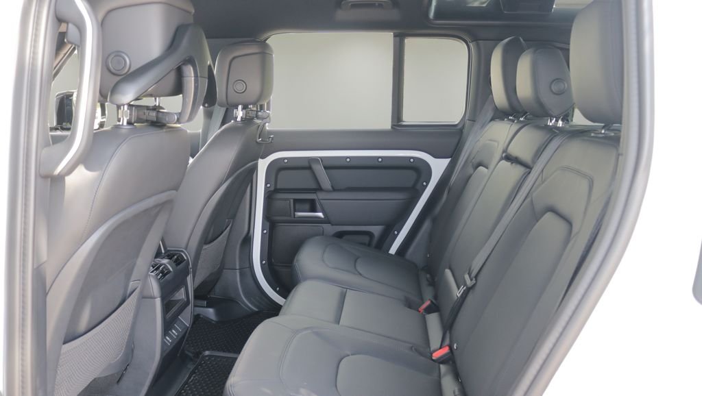 New 2026 Fuji White Land Rover X-Dynamic SE image 12