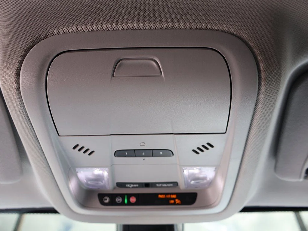 Used 2023 Silver GMC SLT image 41