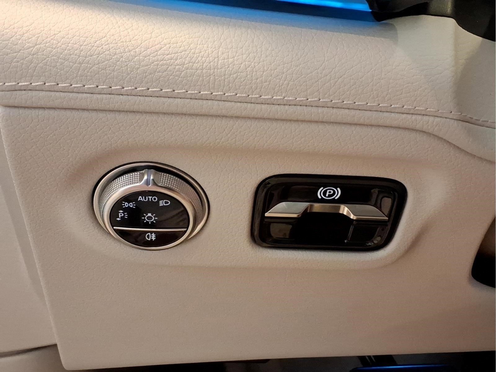 Certified Used 2024 MANUFAKTUR Selenite Grey Magno Mercedes-Benz AMG® EQS 4MATIC+ Sedan image 18
