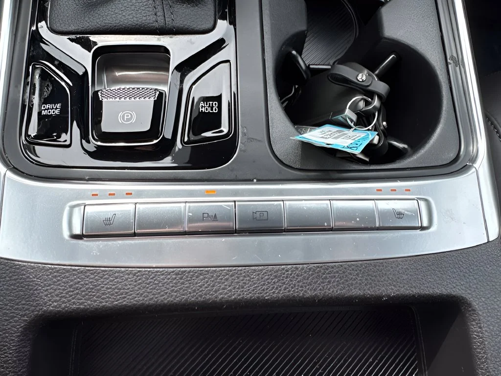 Used 2025 White Kia EX image 23