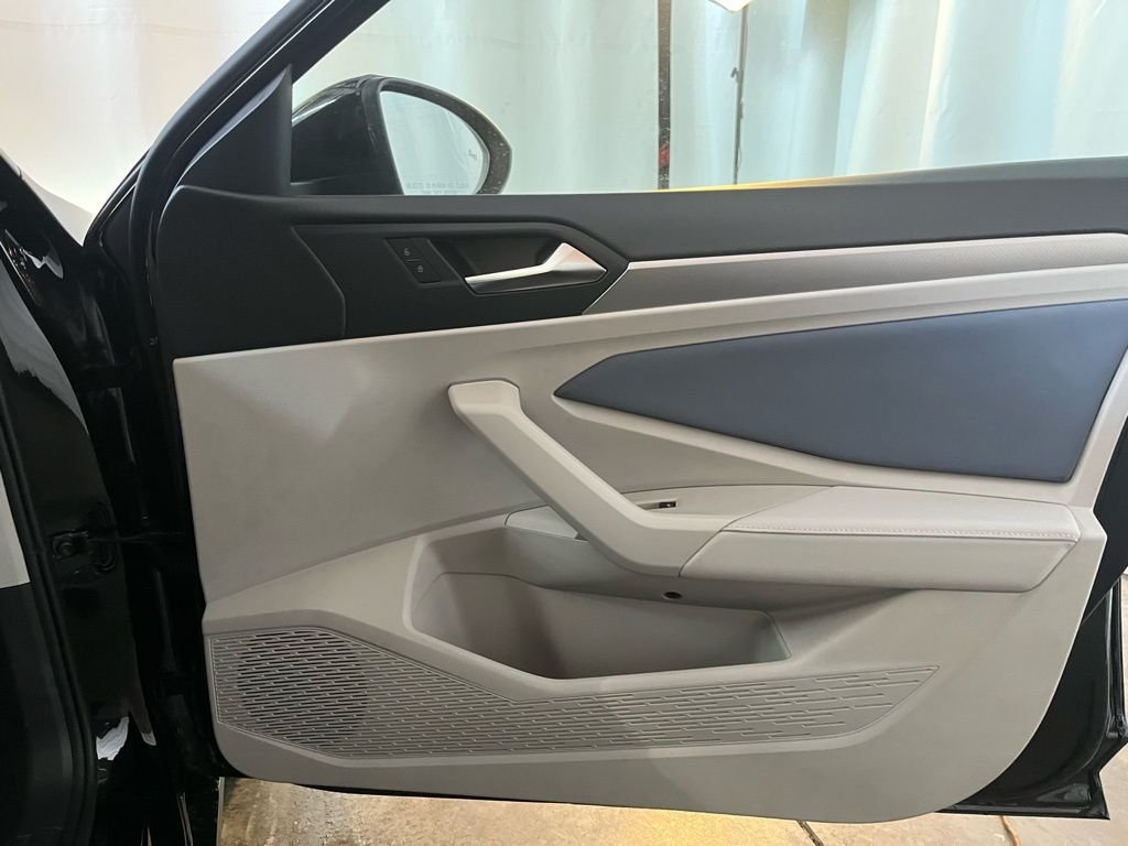 New 2026 Black Volkswagen 1.5T SE image 11