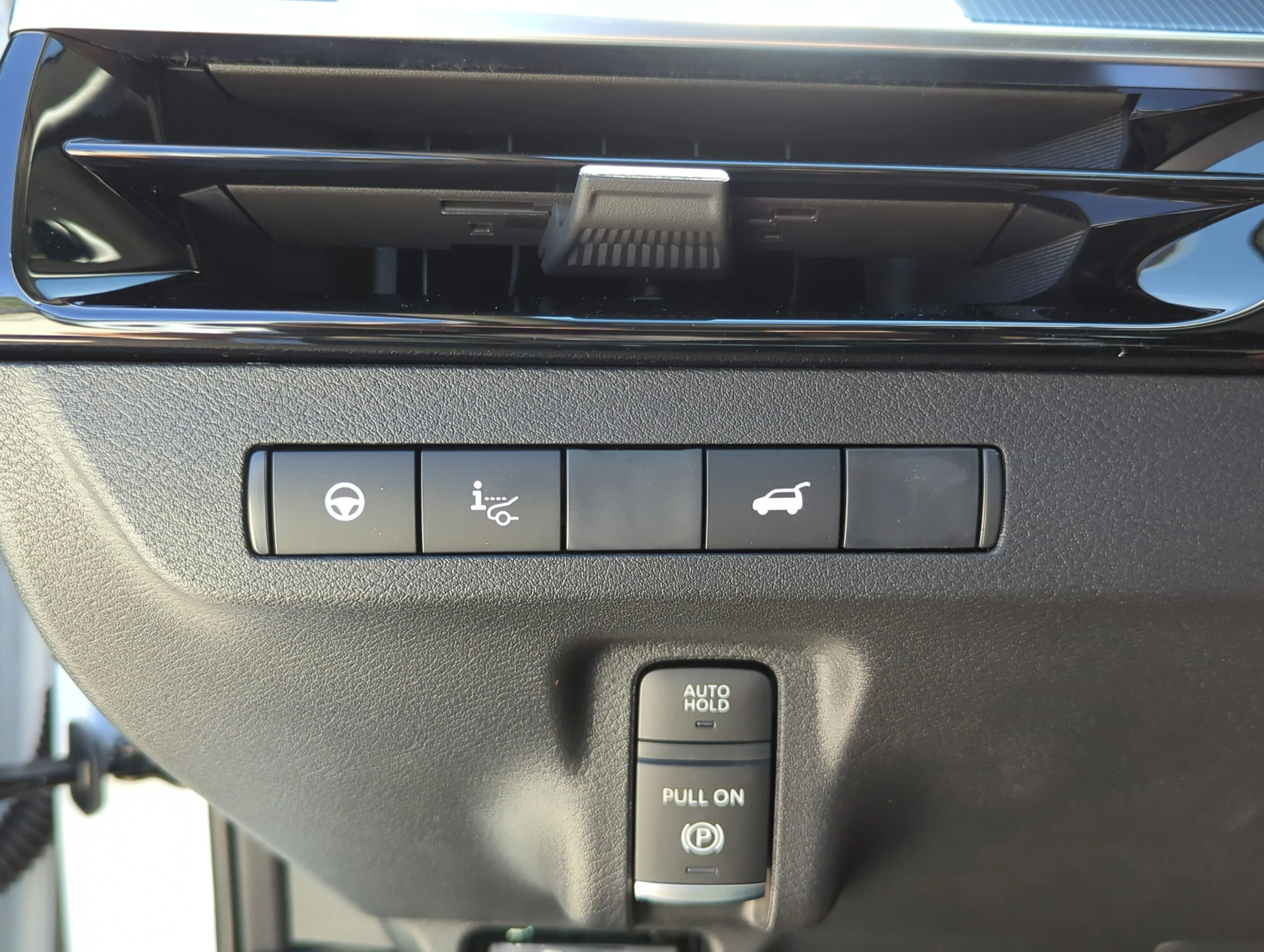 New 2026 Everest White Pearl TriCoat Nissan Platinum image 29