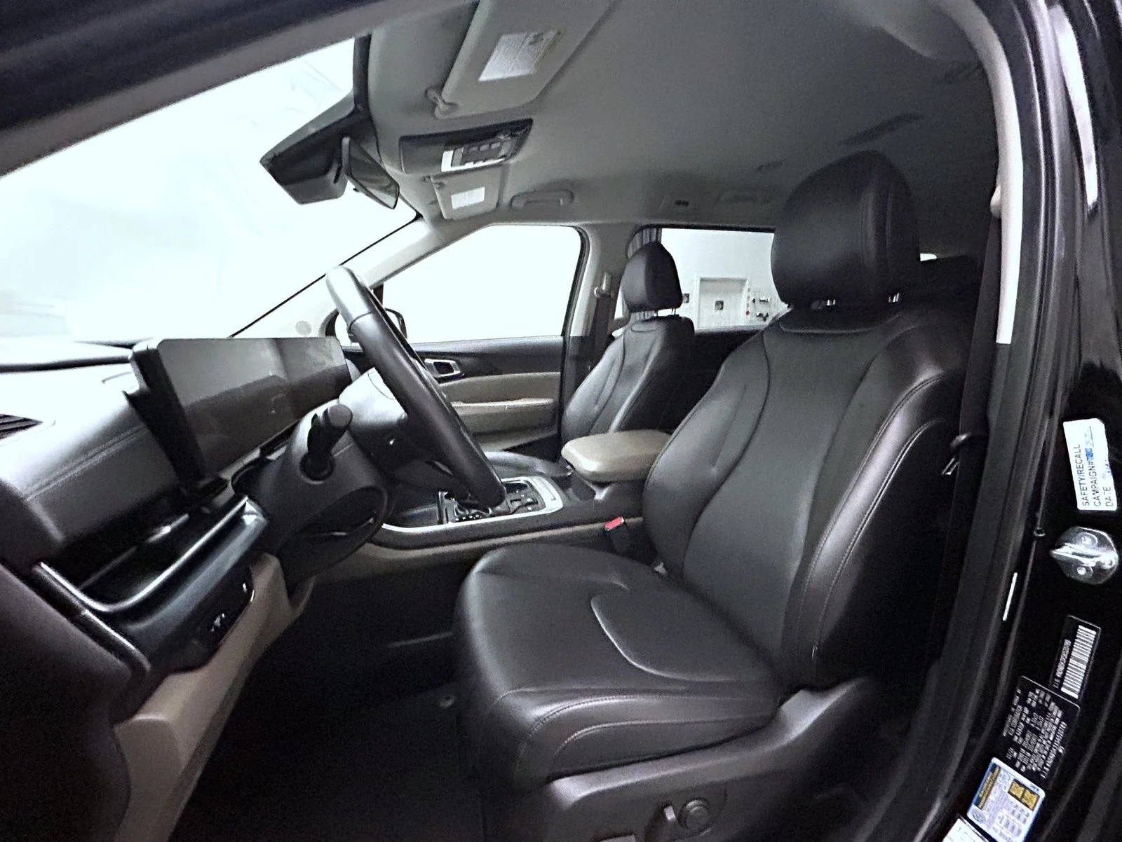 Used 2025 Black Kia LXS image 10
