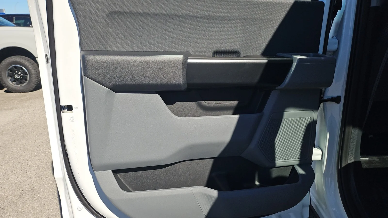 New 2026 Oxford White Ford XL 2WD image 12