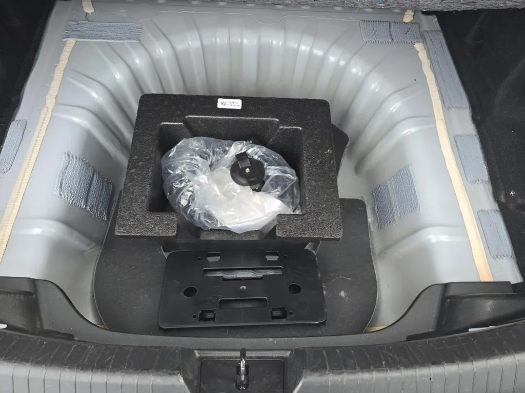 Used 2024 Summit White Chevrolet LS image 31