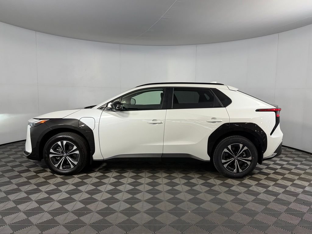 Used 2025 Beige Toyota XLE image 9