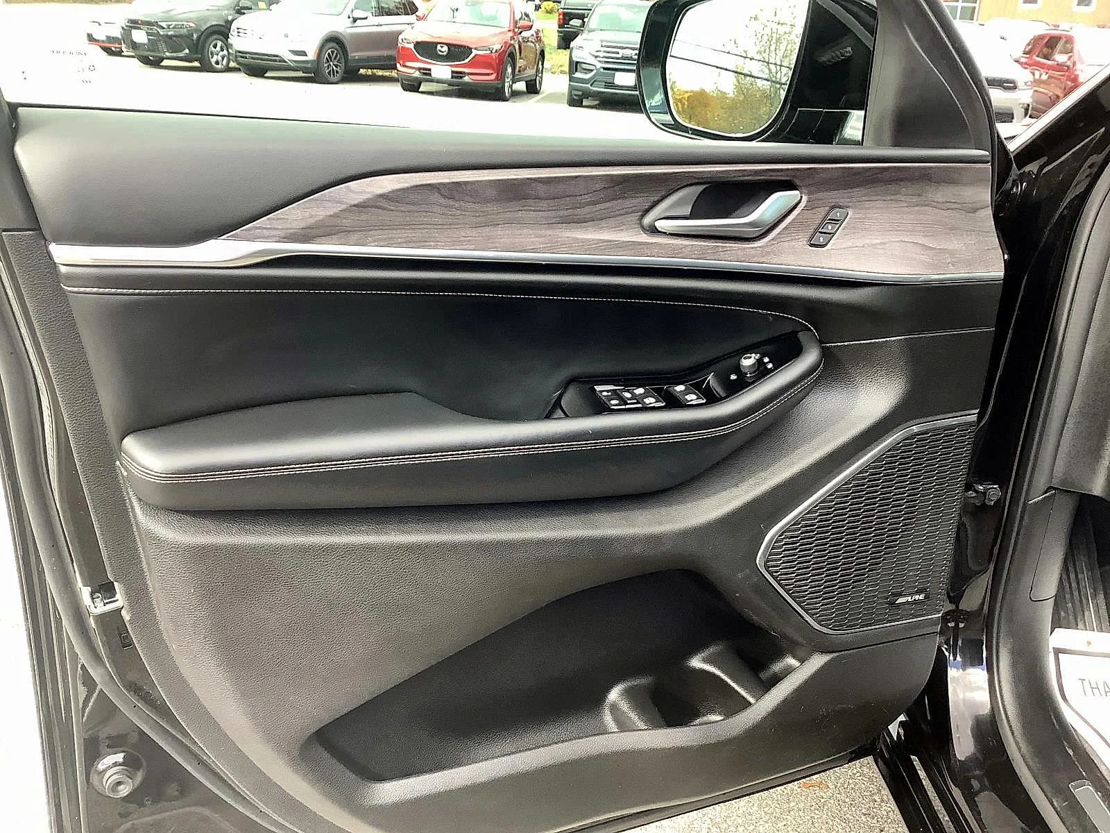 2023 Jeep Grand Cherokee Overland - Photo 12
