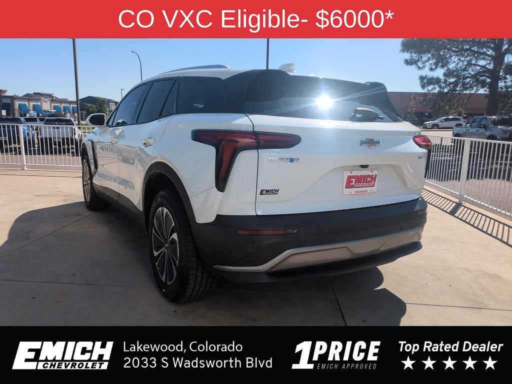 Used 2024 Summit White Chevrolet LT image 3