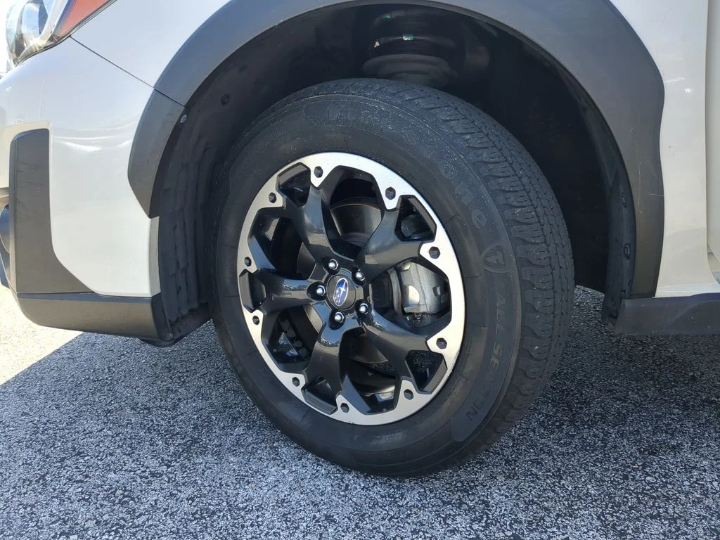 Used 2023 White Subaru Base image 29