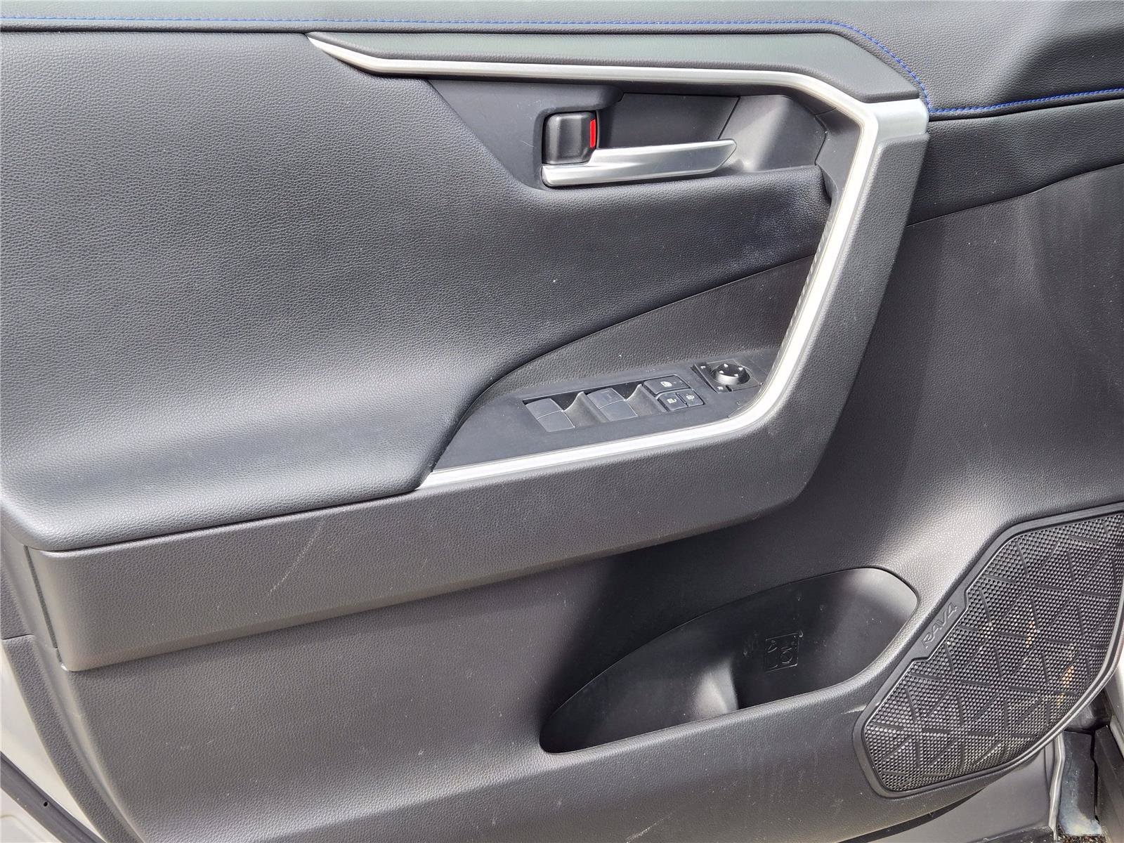 2020 Toyota RAV4 XSE - Photo 13