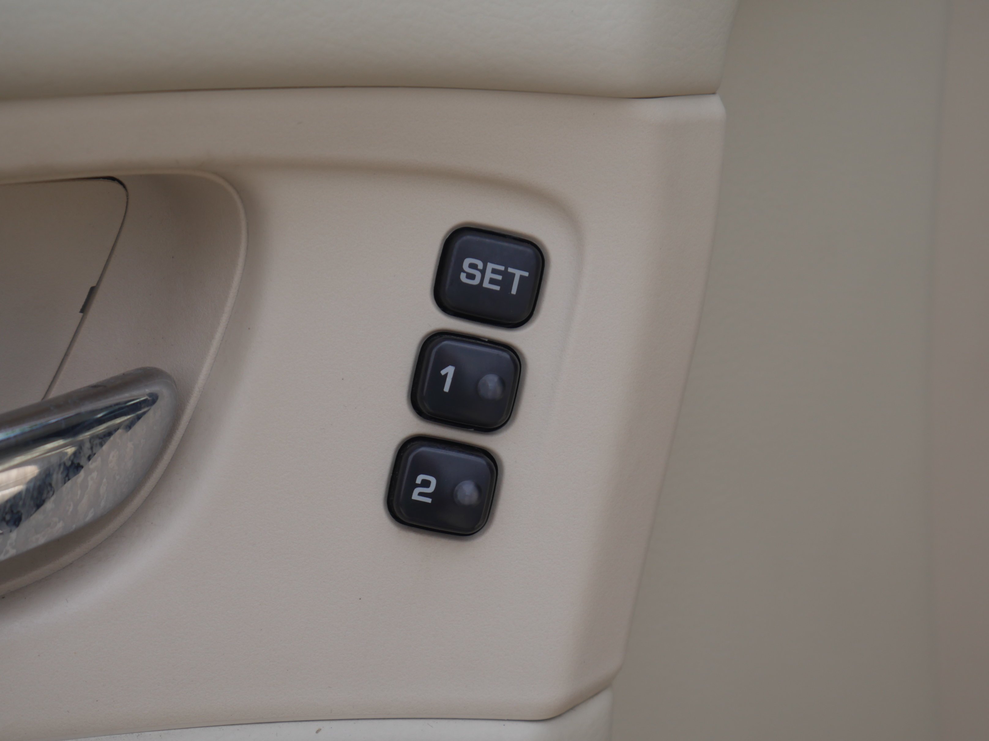 Used 2019 Mocha Almond Pearl Nissan Platinum image 33