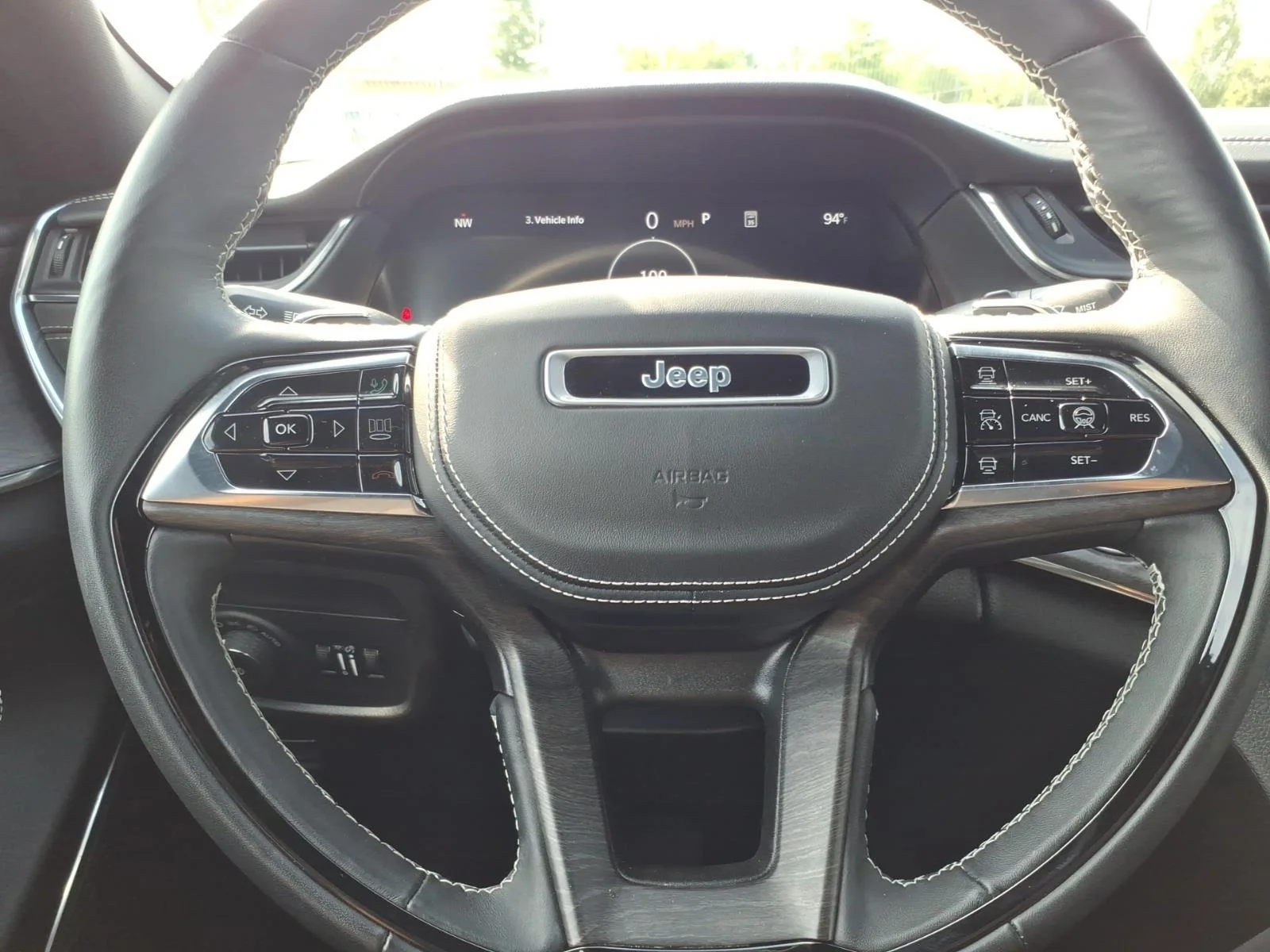 Used 2024 WHITE JEEP OVRLND image 27