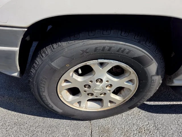 Used 1999 White Jeep Laredo image 7