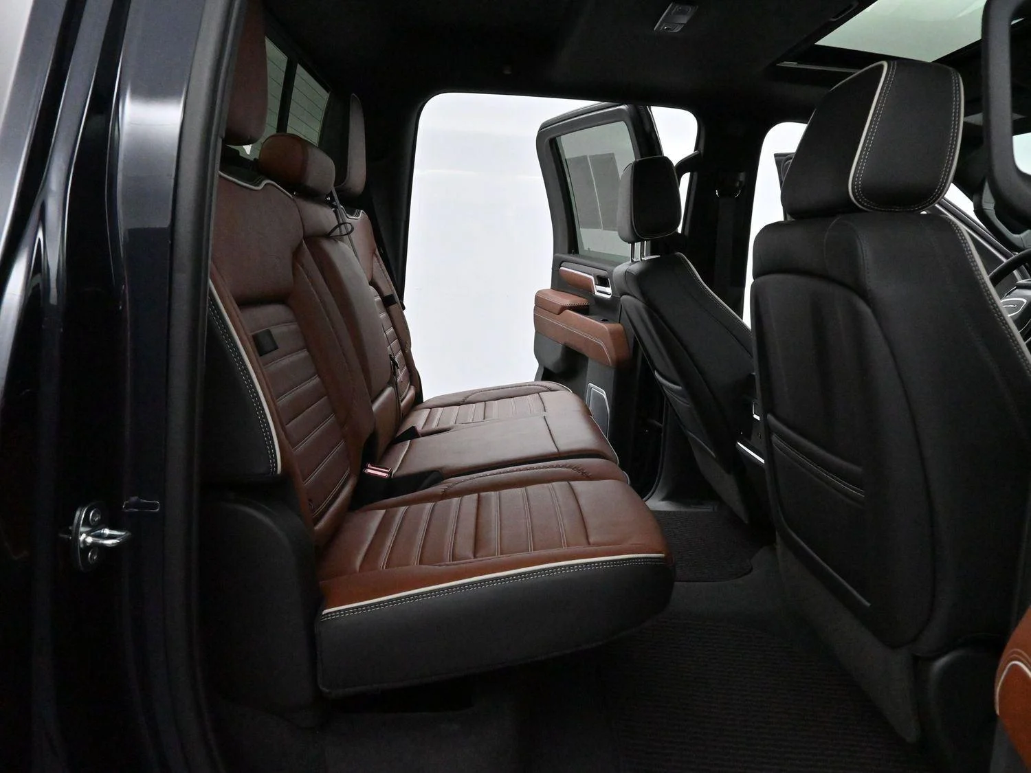 Used 2024 Titanium Rush Metallic GMC Denali Ultimate image 34