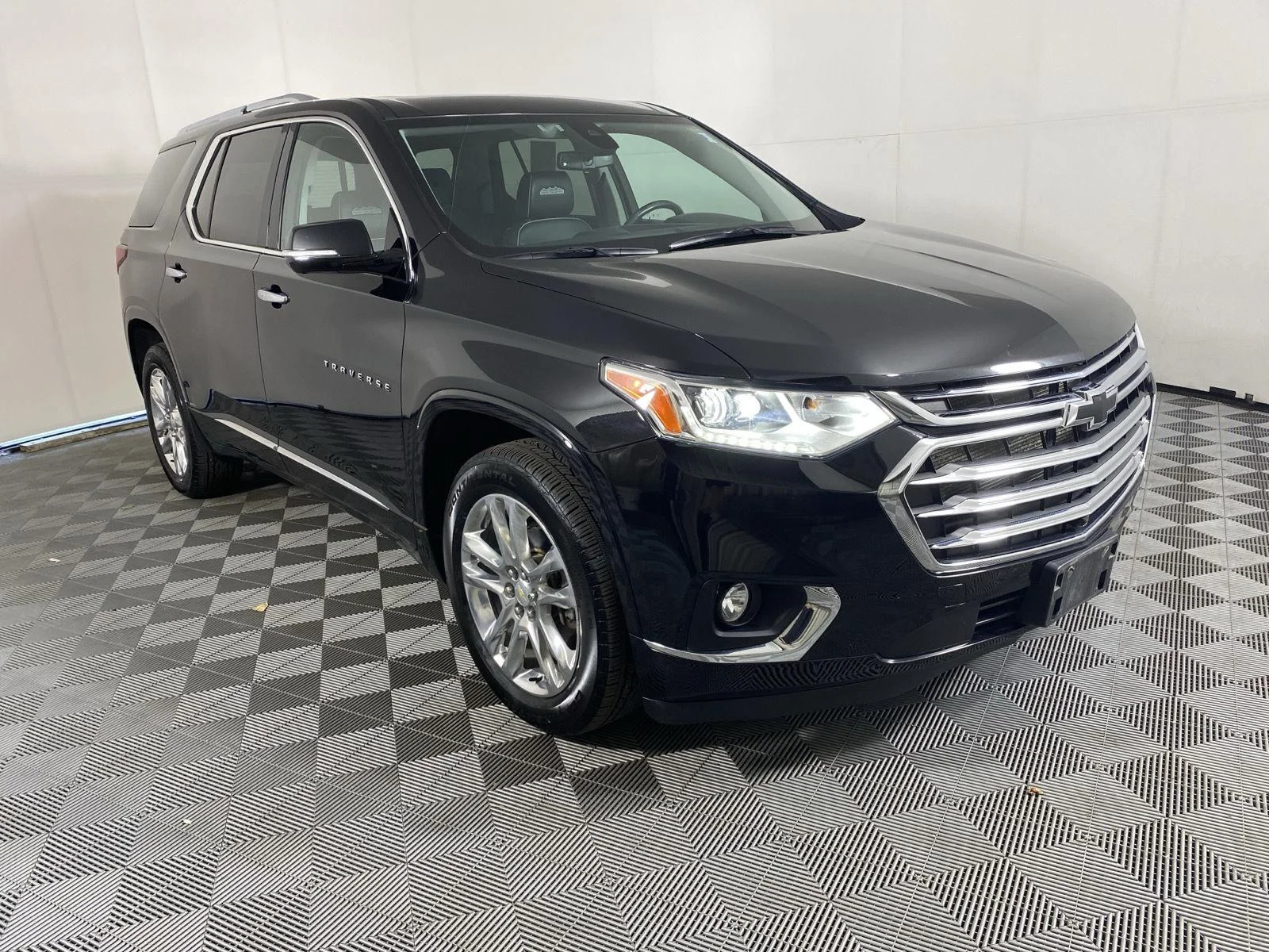 Used 2020 Mosaic Black Metallic Chevrolet High Country image 11