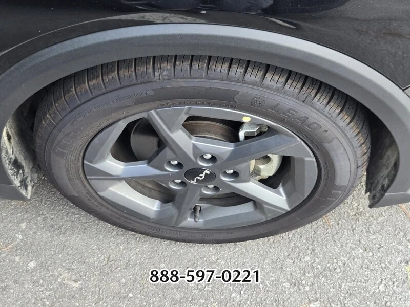 Used 2025 Aurora Black KIA LXS image 5