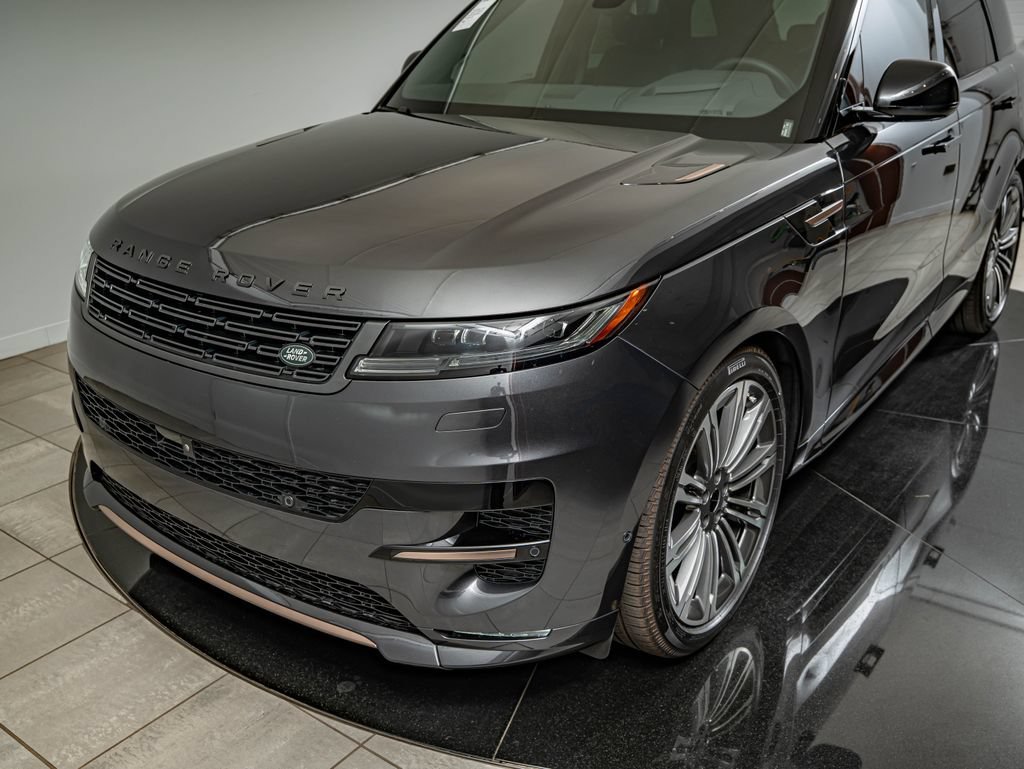 New 2026 Carpathian Grey Land Rover Dynamic SE image 14