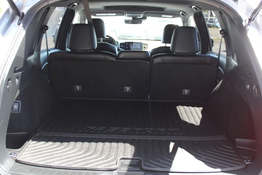 Used 2020 Lunar Silver Metallic Honda Touring image 27