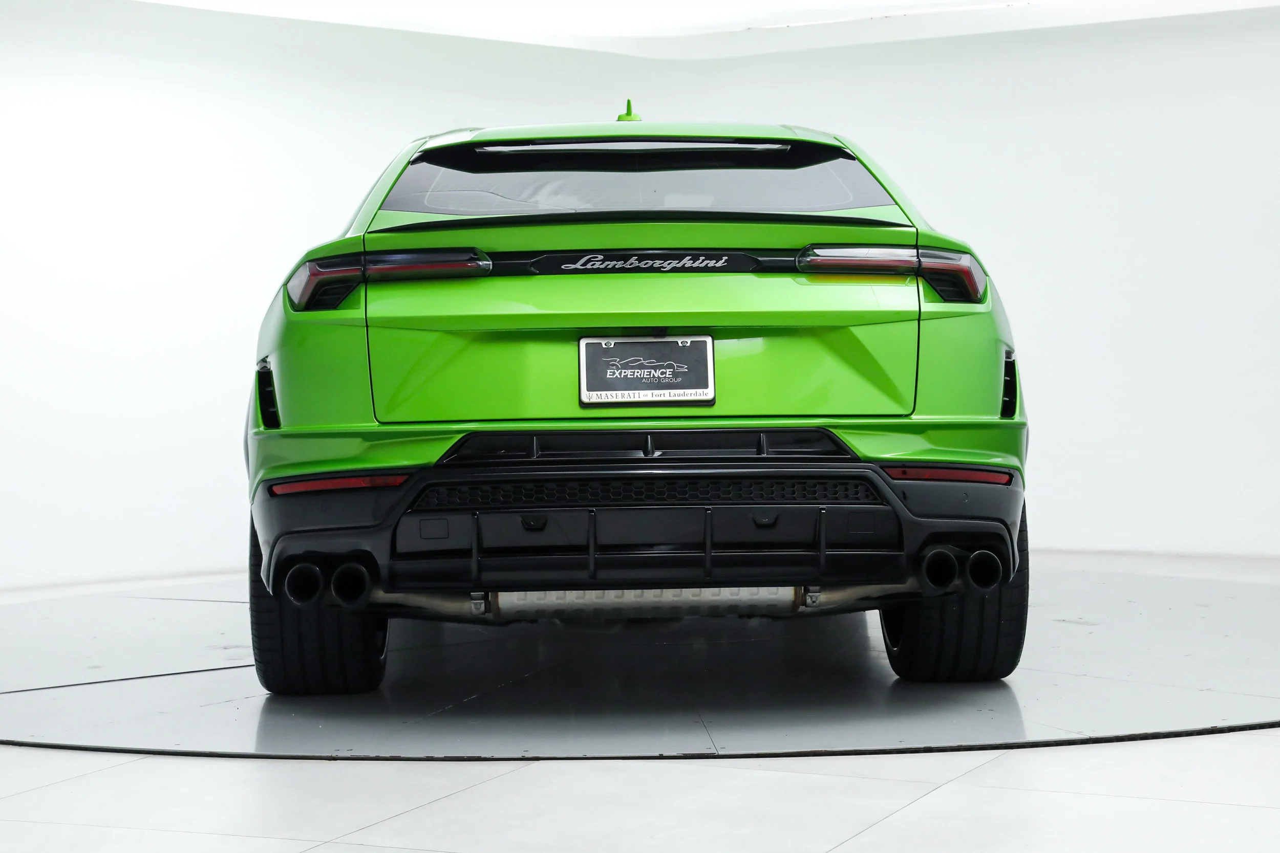 Used 2024 Green Lamborghini S image 4