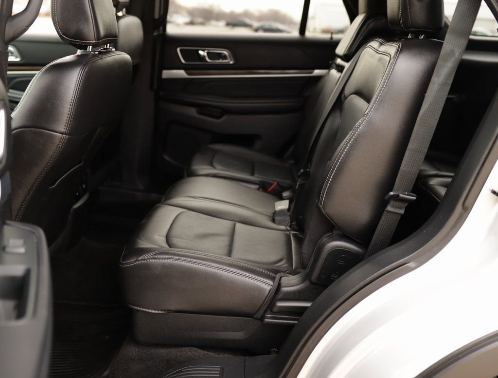 Used 2018 Silver Ford Limited image 25