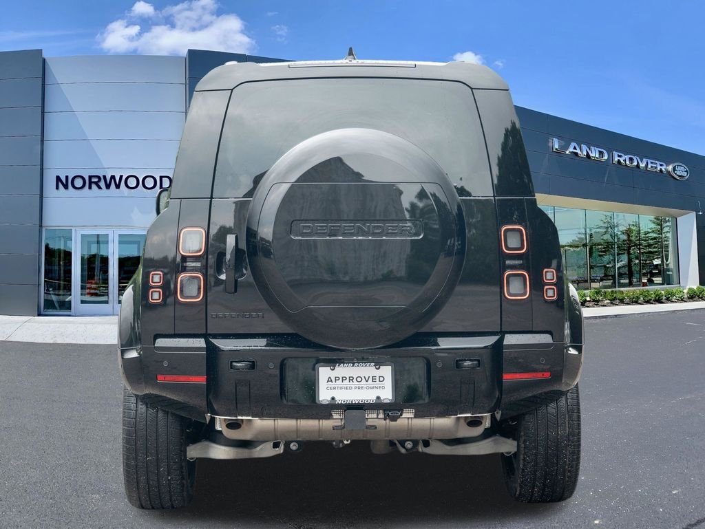 Used 2026 Santorini Black Metallic Land Rover X-Dynamic SE image 5