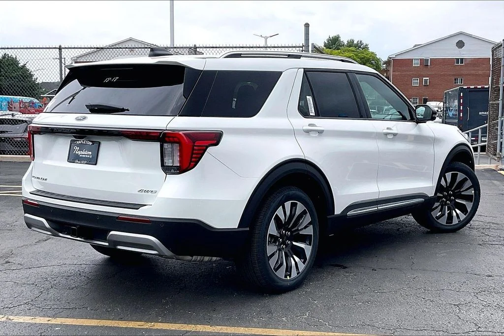 New 2026 Star White Metallic Tri-Coat Ford Platinum™ image 12