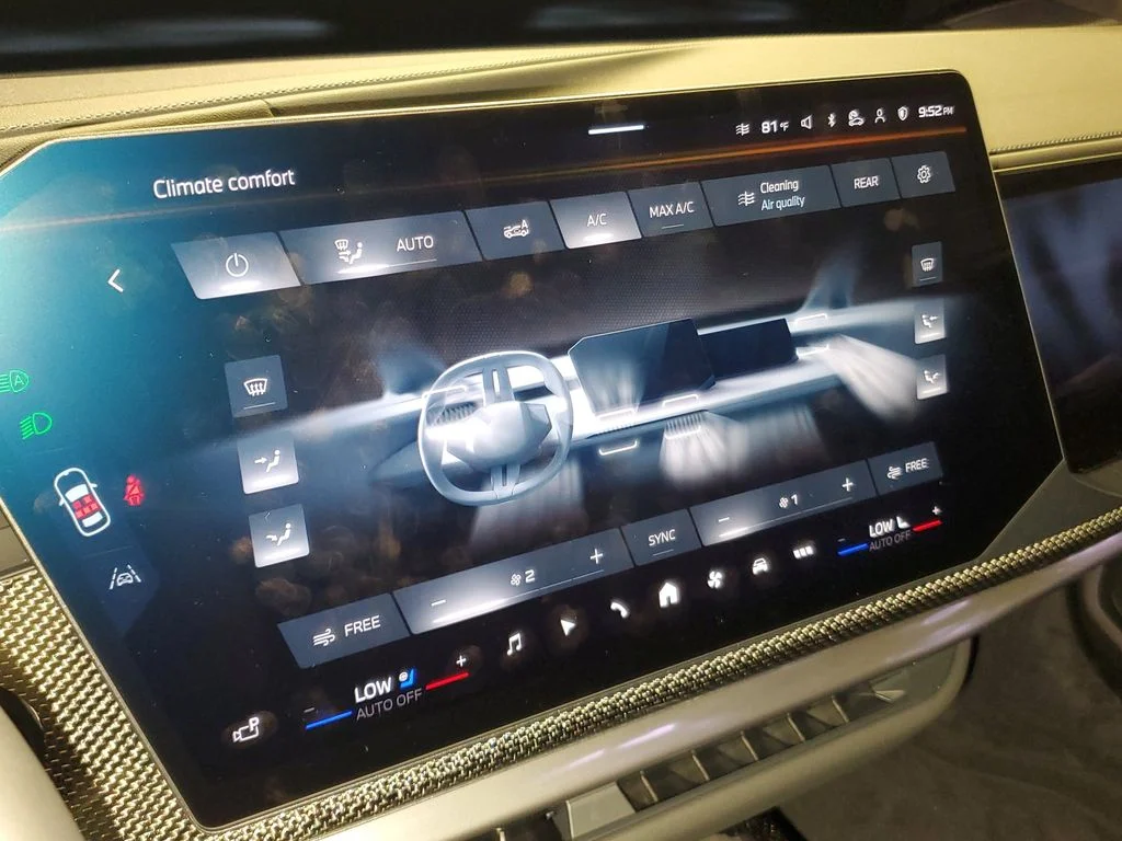 New 2027 BMW Individual Two-Tone Oxide Grey Metallic with Black Sapphire Metallic BMW  image 21