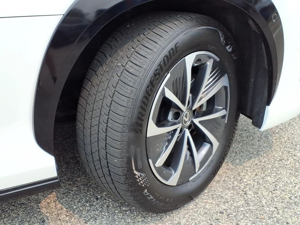 Used 2024 White Lexus 450e Premium image 4