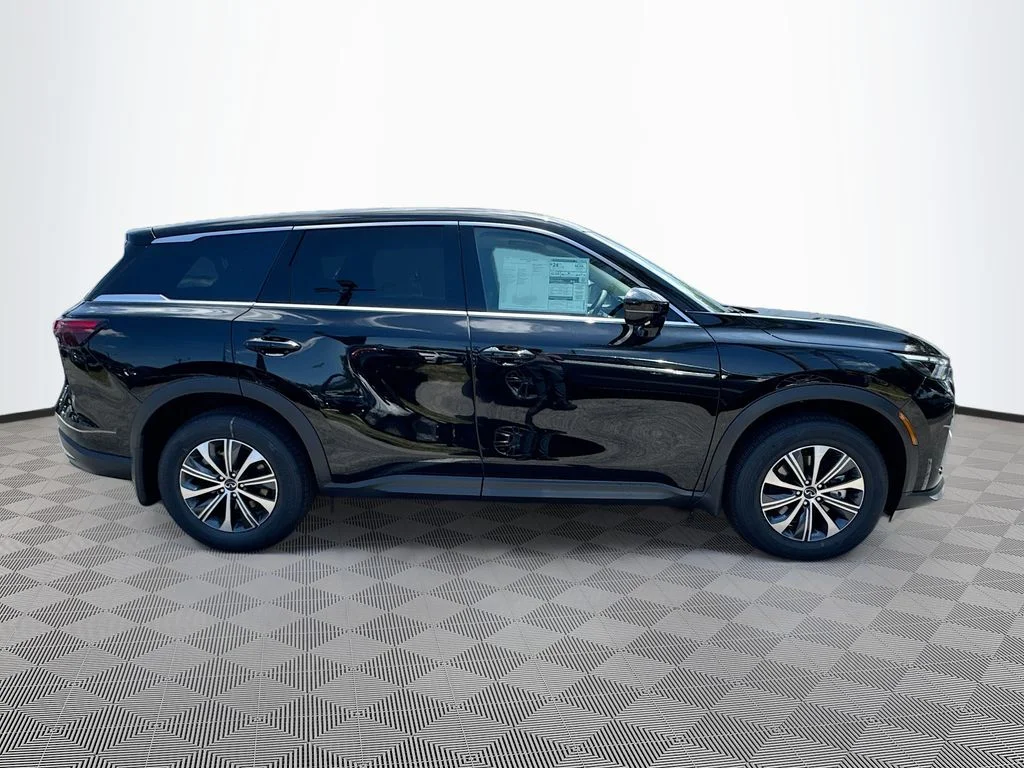 Used 2027 Black INFINITI PURE image 5