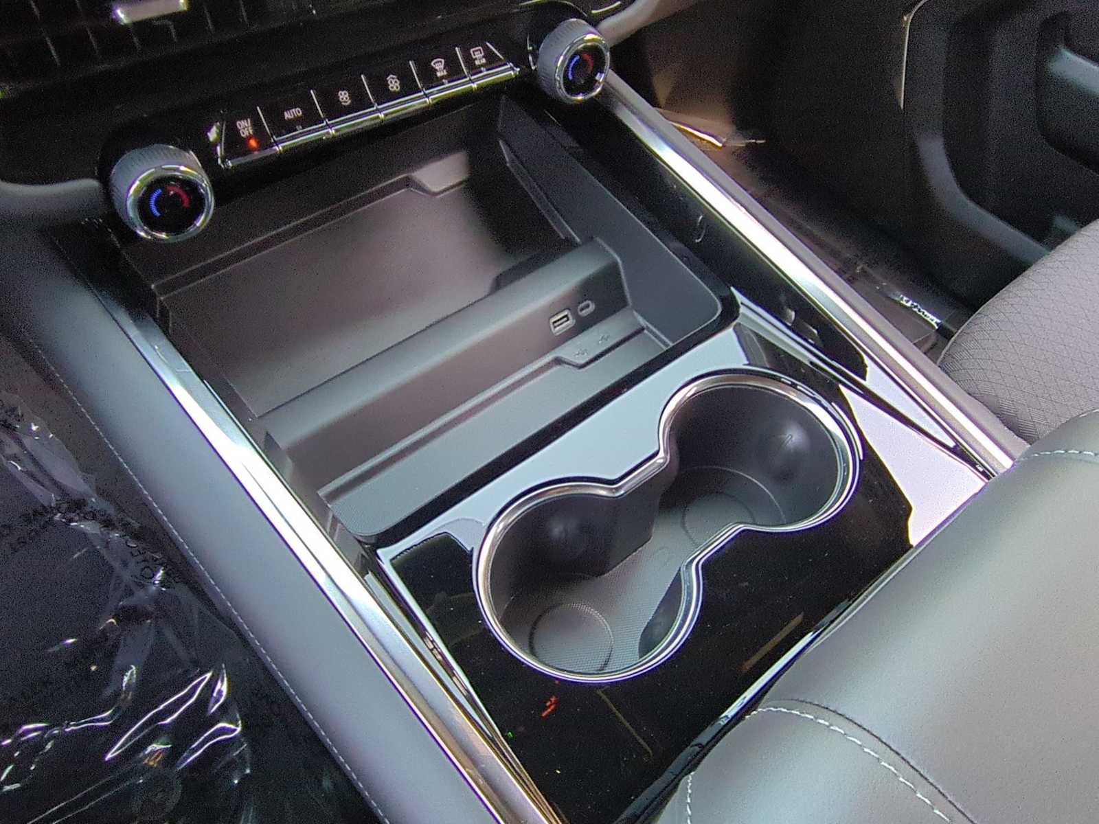 2026 Chevrolet Suburban LS - Photo 18