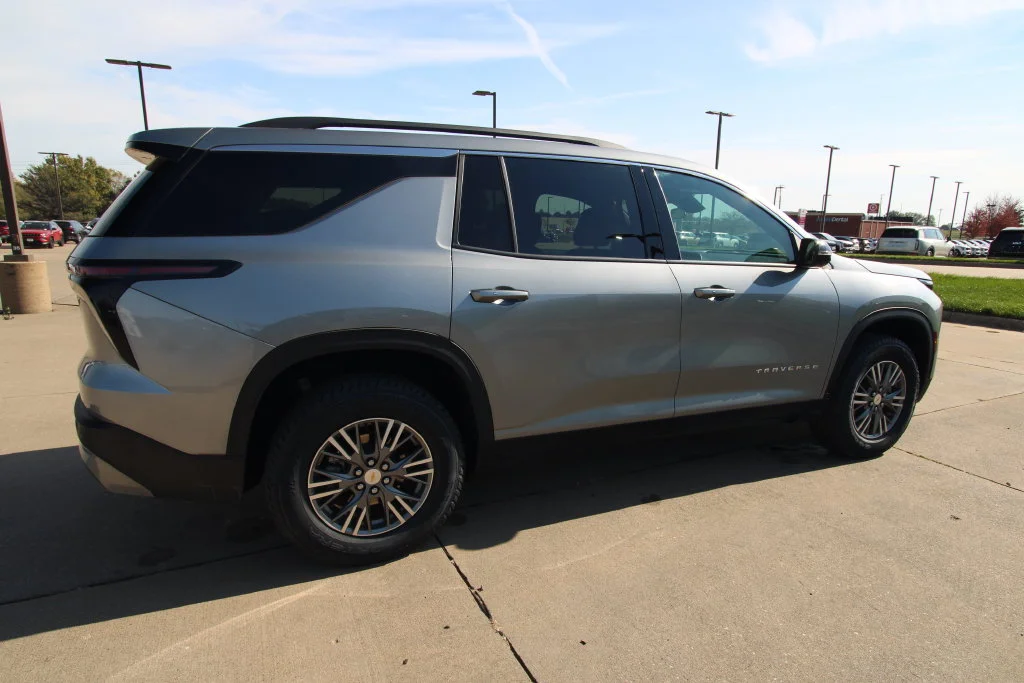 Used 2025 Gray Chevrolet LT image 5