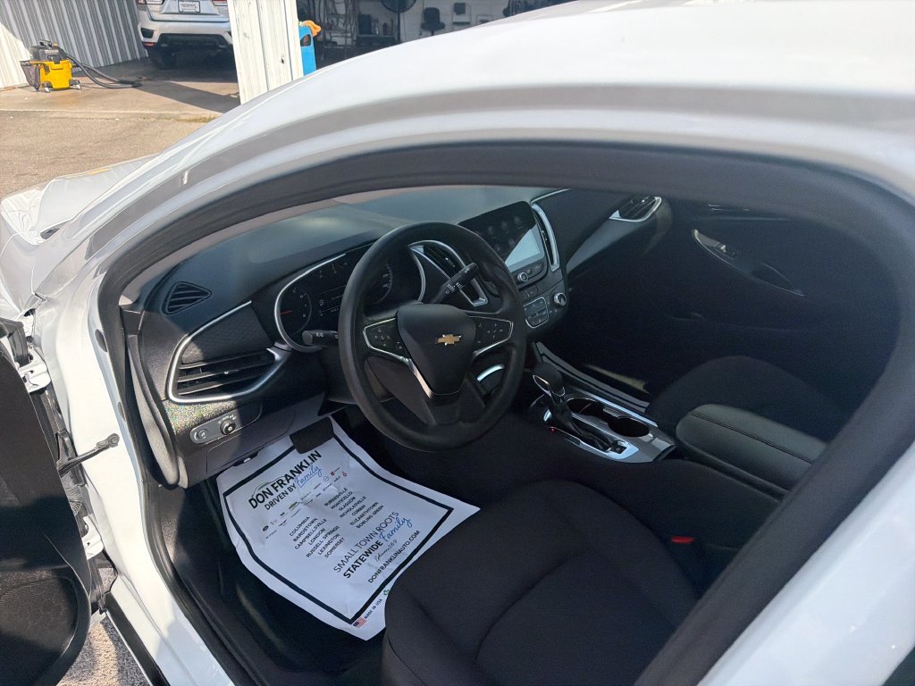Used 2025 White Chevrolet LT image 16