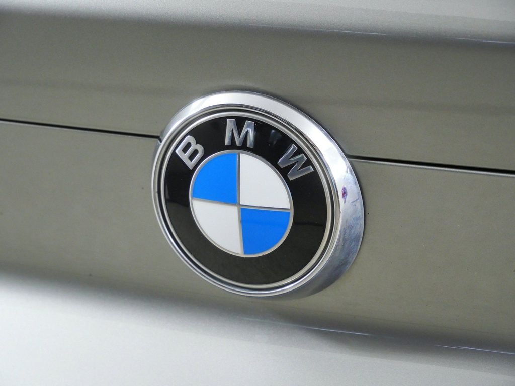 Used 2021 Donington Grey Metallic BMW Base image 12