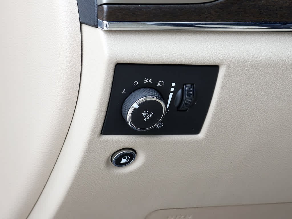 Used 2016 Bright White Clearcoat Jeep Limited image 26