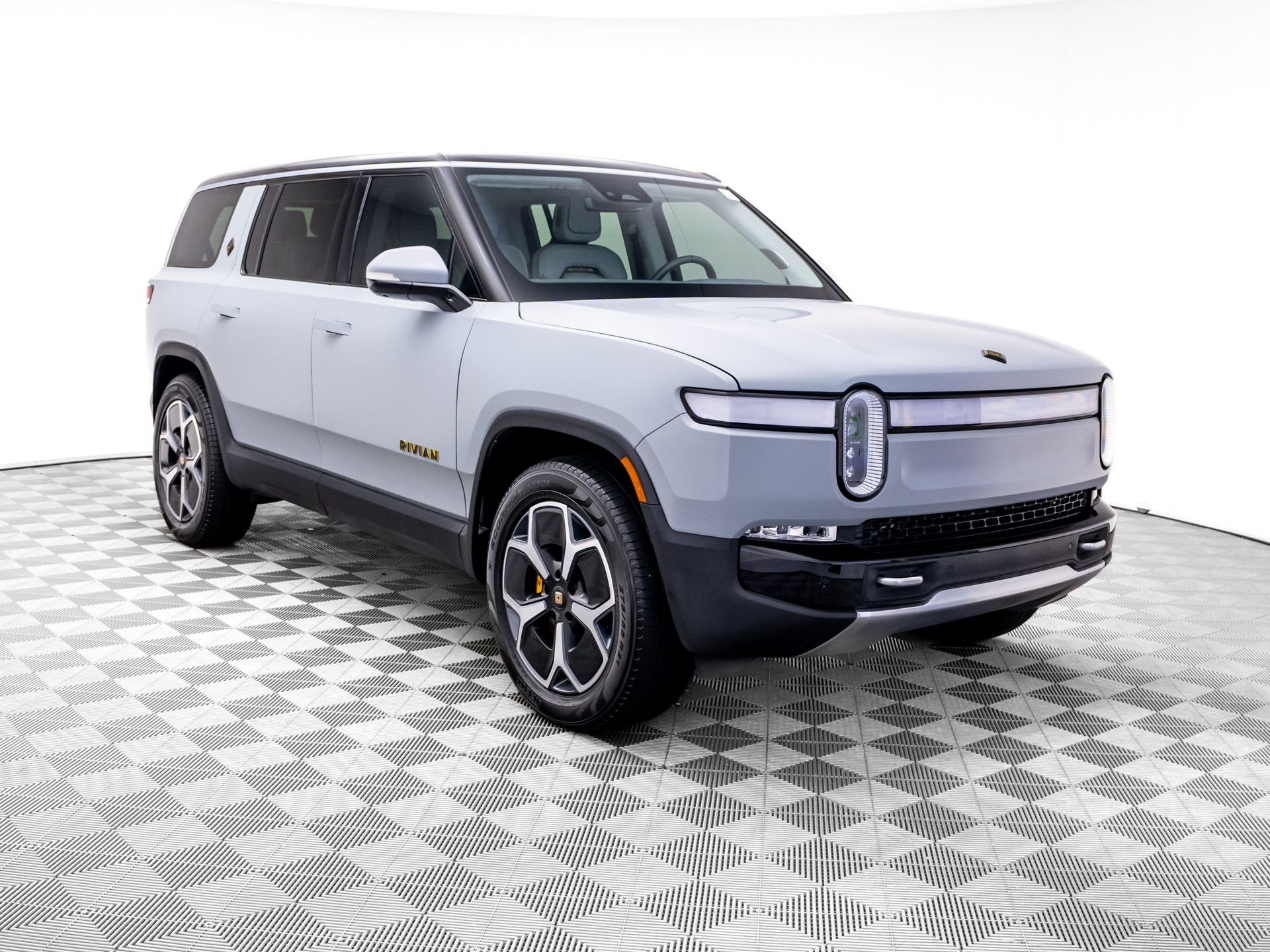 Used 2023  Rivian Adventure image 8