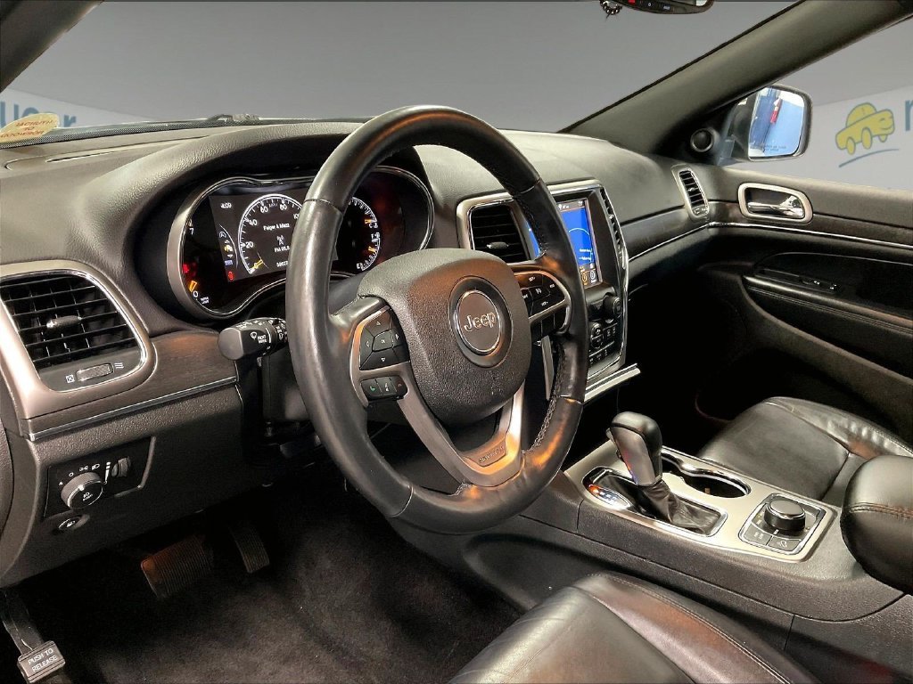 Used 2018 Gray Jeep Limited image 8