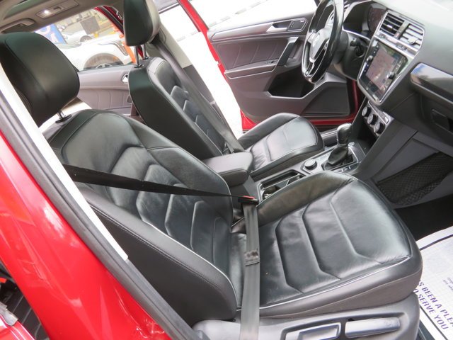 Used 2019 Cardinal Red Metallic Volkswagen SEL Premium image 12