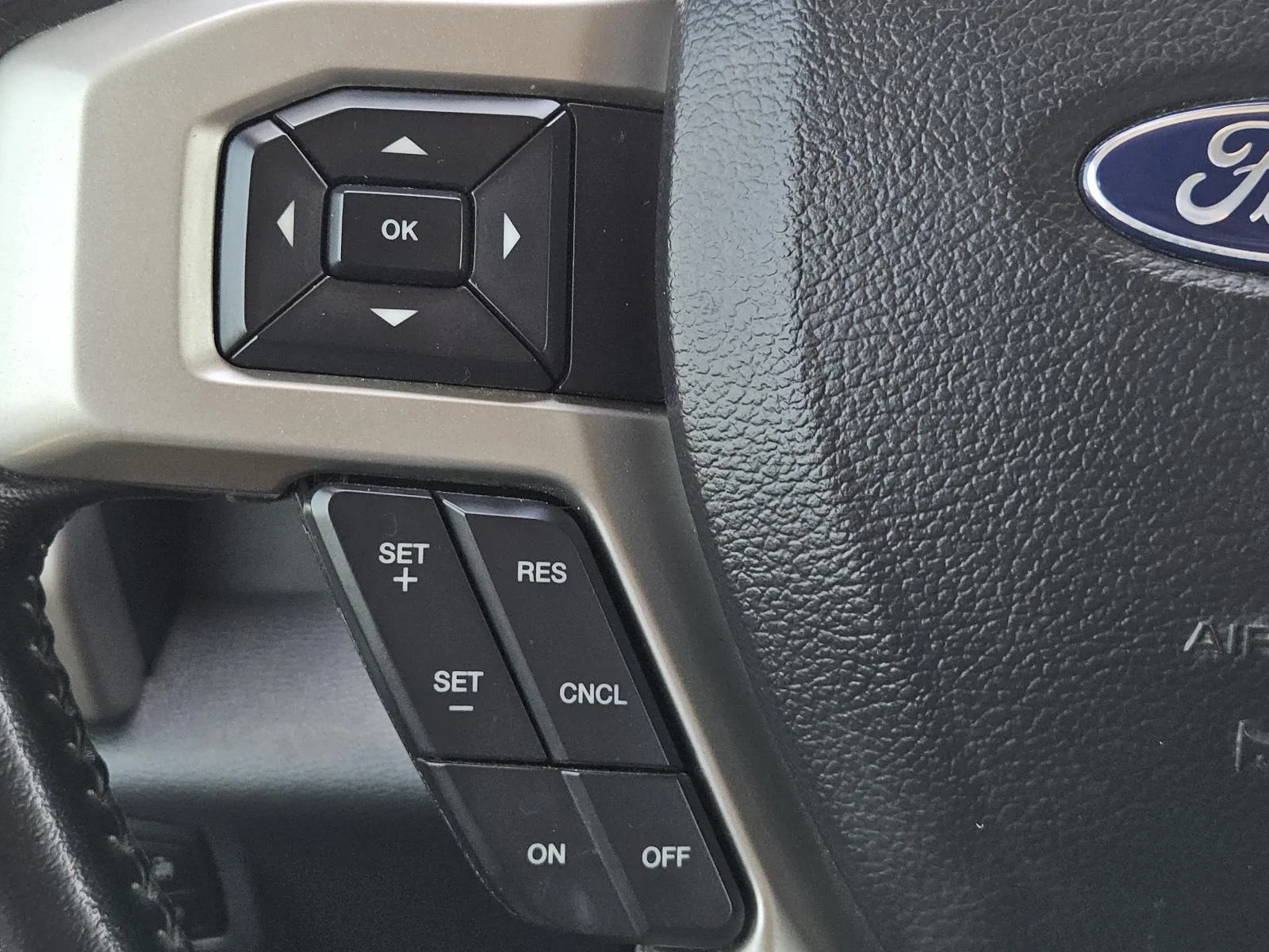 Used 2022 Oxford White Ford LARIAT 4WD Crew Cab 8
