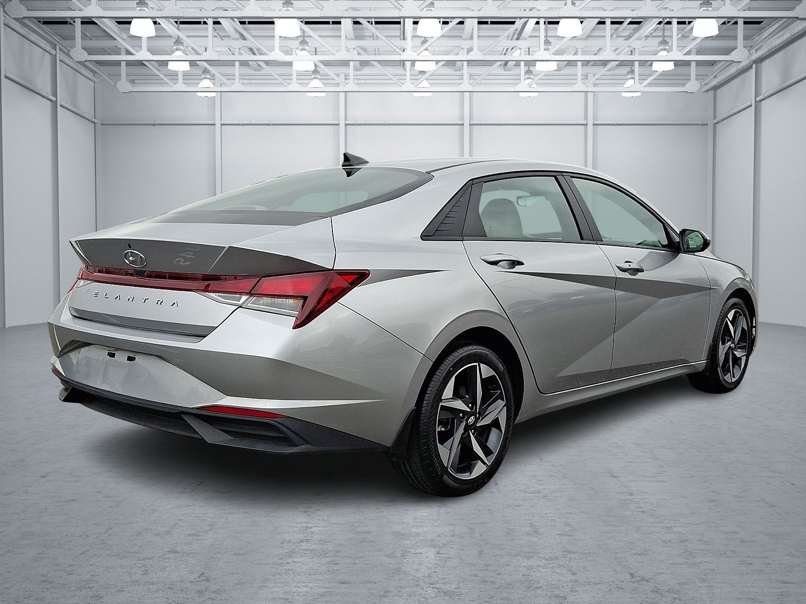 Used 2023 Shimmering Silver Pearl Hyundai SEL image 5