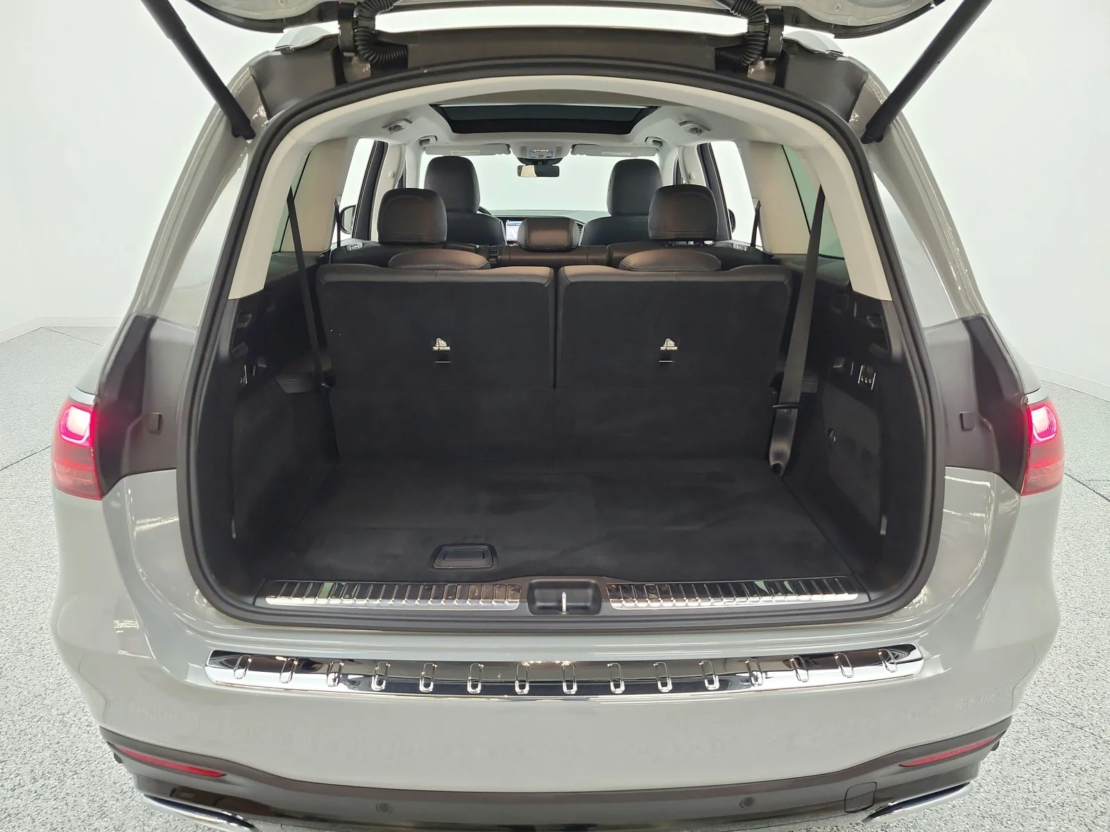Used 2024 MANUFAKTUR Alpine Grey Mercedes-Benz GLS 450 4MATIC® SUV image 28